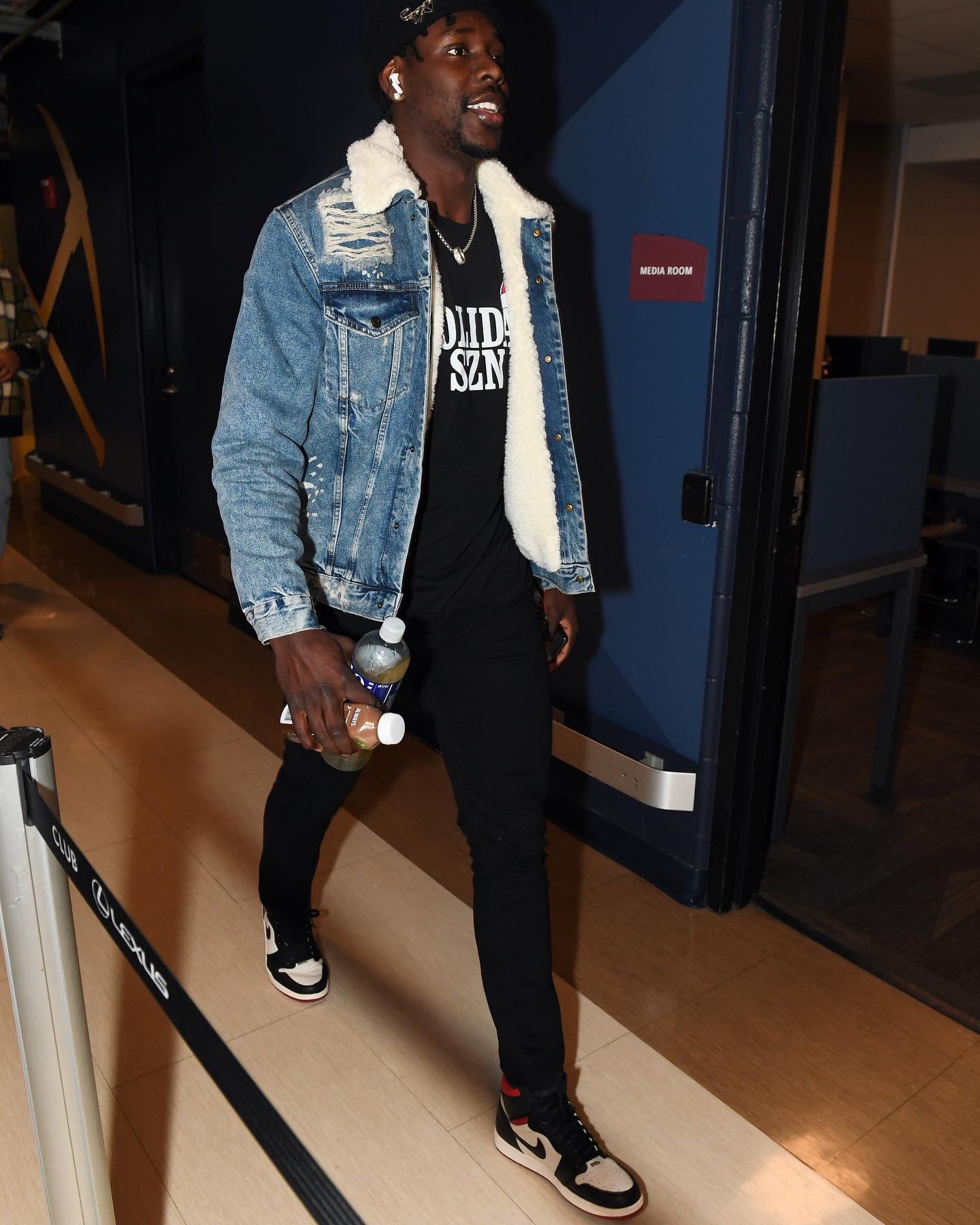 开云体育平台APP-鹈鹕队控卫霍乐迪连续砍下高分，助球队取胜