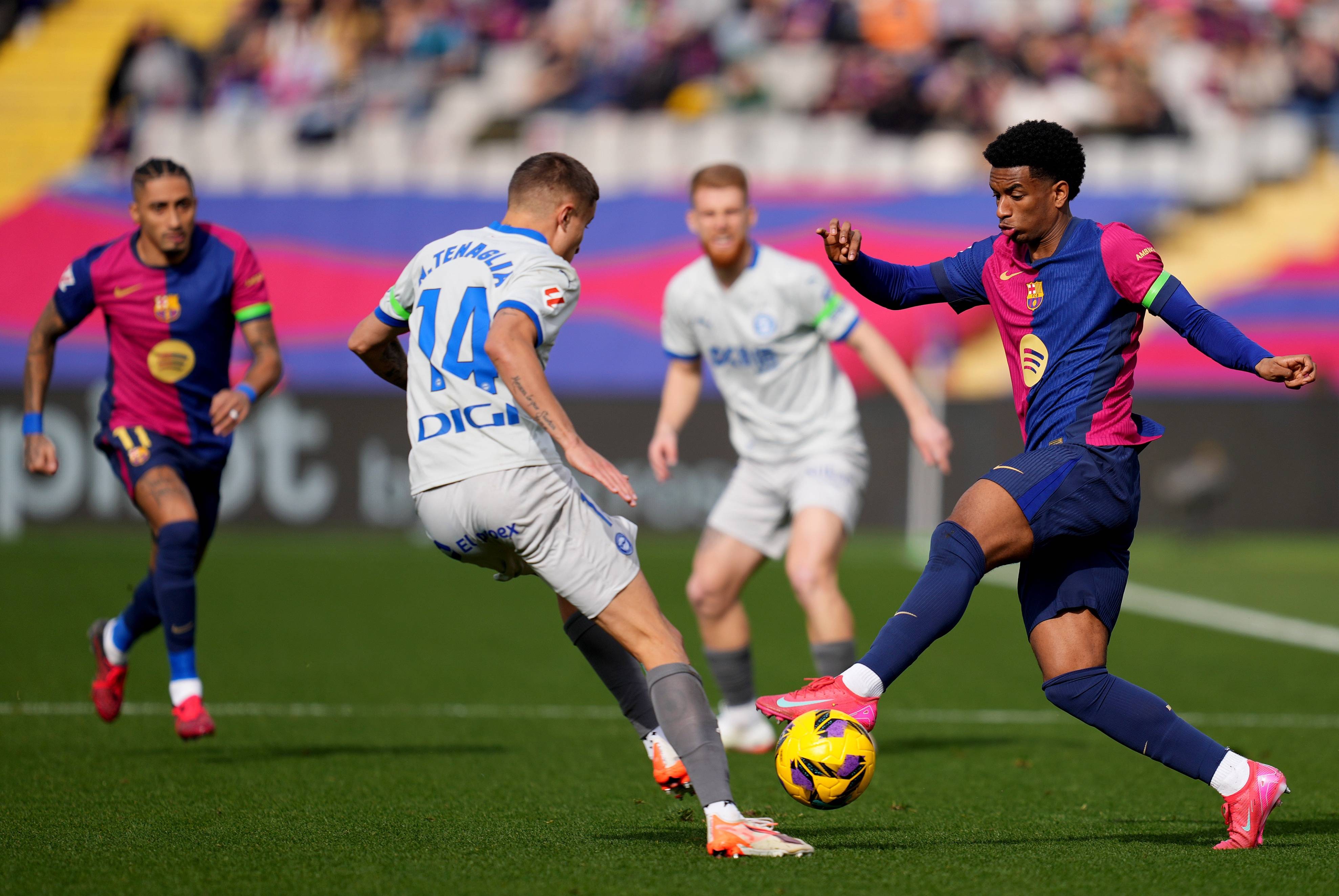 比利亚雷亚尔双杀毕尔巴鄂，巴伦西亚主场轻松击败埃瓦尔的简单介绍