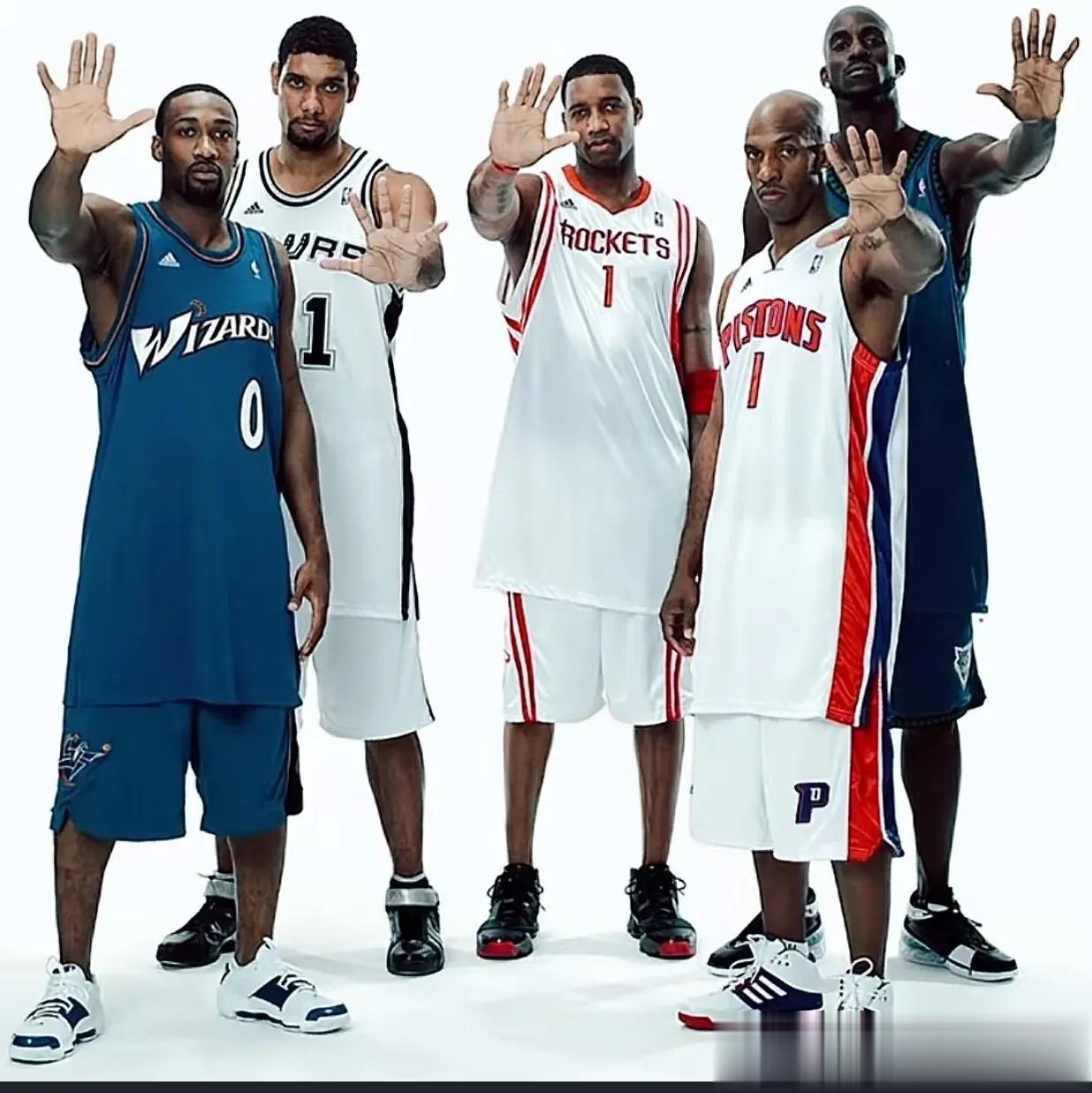 开云官网-球员实力逐渐脱颖而出，争夺更为激烈