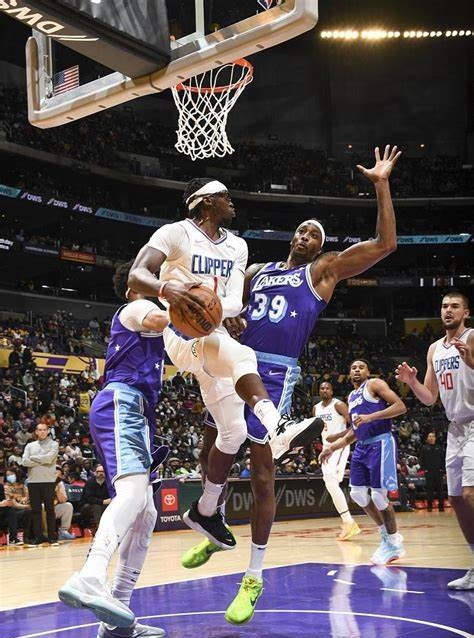 开云官网-湖人击败尼克斯，保持西部前八