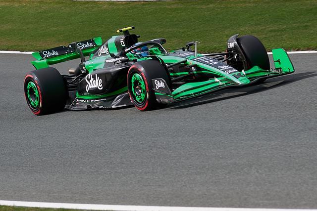 开云体育官方网站-索伯车队翻盘阿斯顿马丁，勒克莱尔惊艳四座