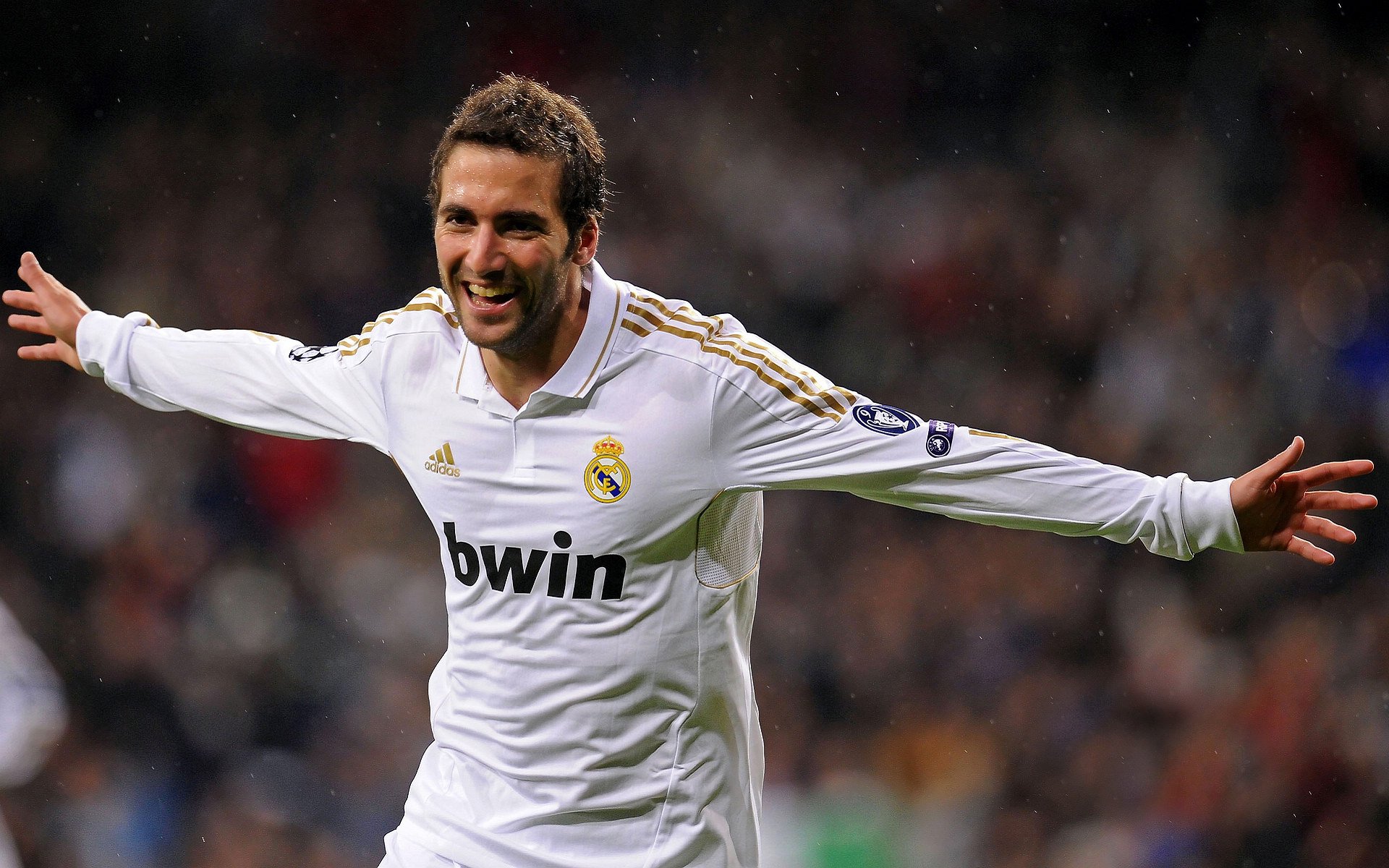 勇士鏖战上海队，贝恩在意甲焦点战接管比赛，体育激情跨越洲际的共鸣