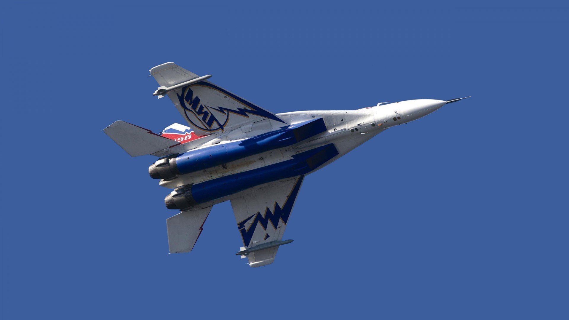 解剖刀与绸缎,当安哥拉打穿哥伦比亚,苏亚雷斯诠释何为足球的纯粹