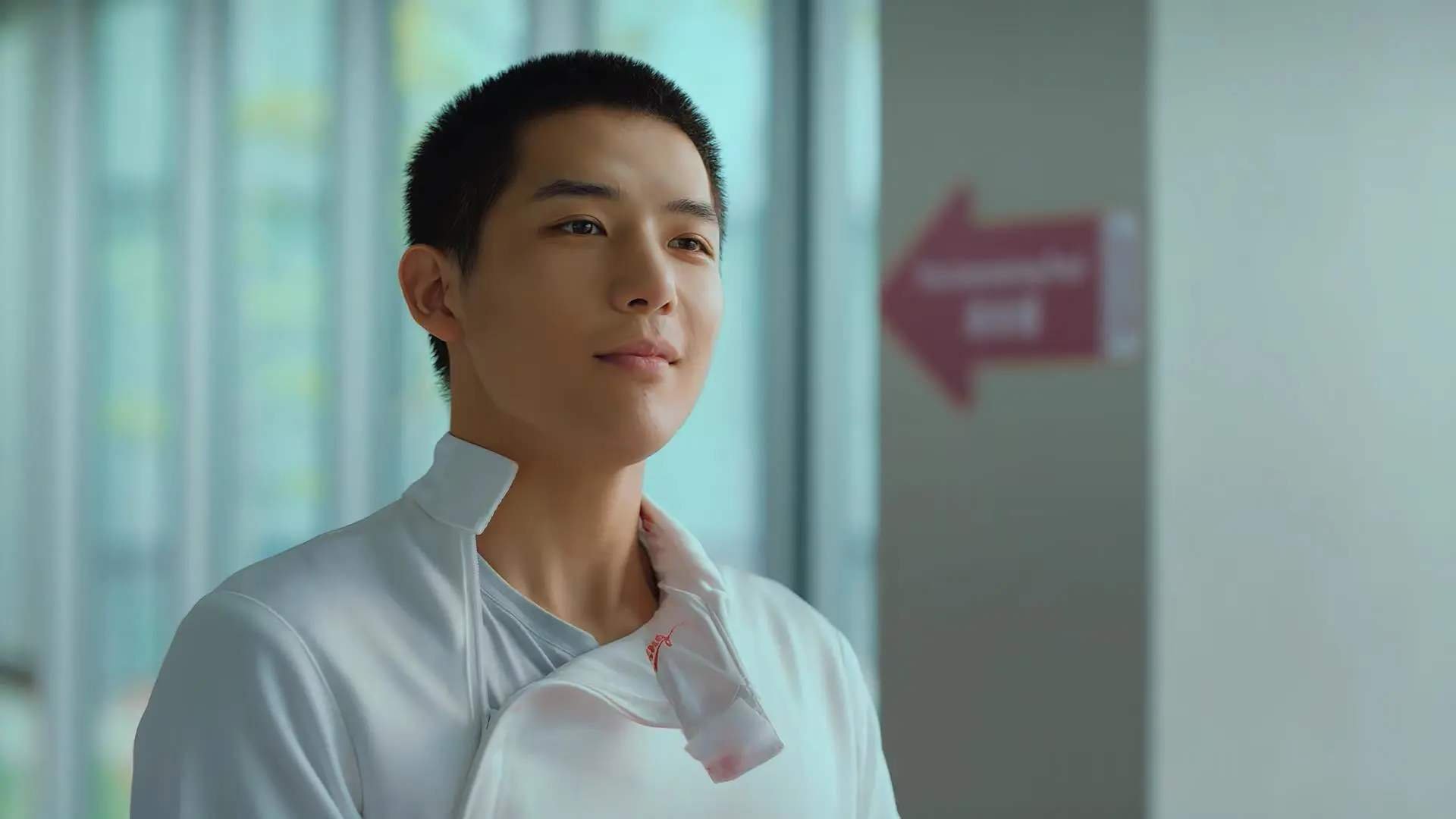 开云体育登录-绿茵场的双生镜像,当德甲铁血鏖战,点燃英超加冕的导火索