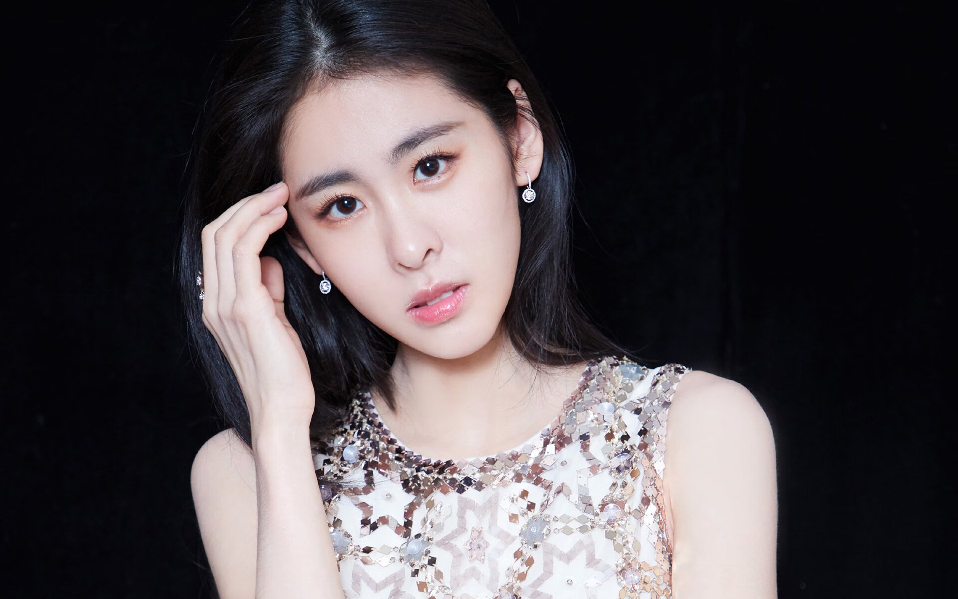 开云体育下载-铁血防守的镜子,中流砥柱的觉醒,绿茵场上两种无形的艺术