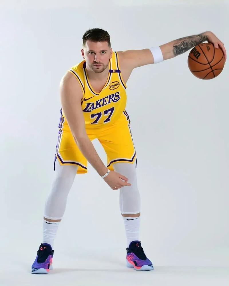 浙江队淘汰赛过关雷霆,东契奇成为关键先生 浙江队淘汰赛过关雷霆,东契奇成为关键先生